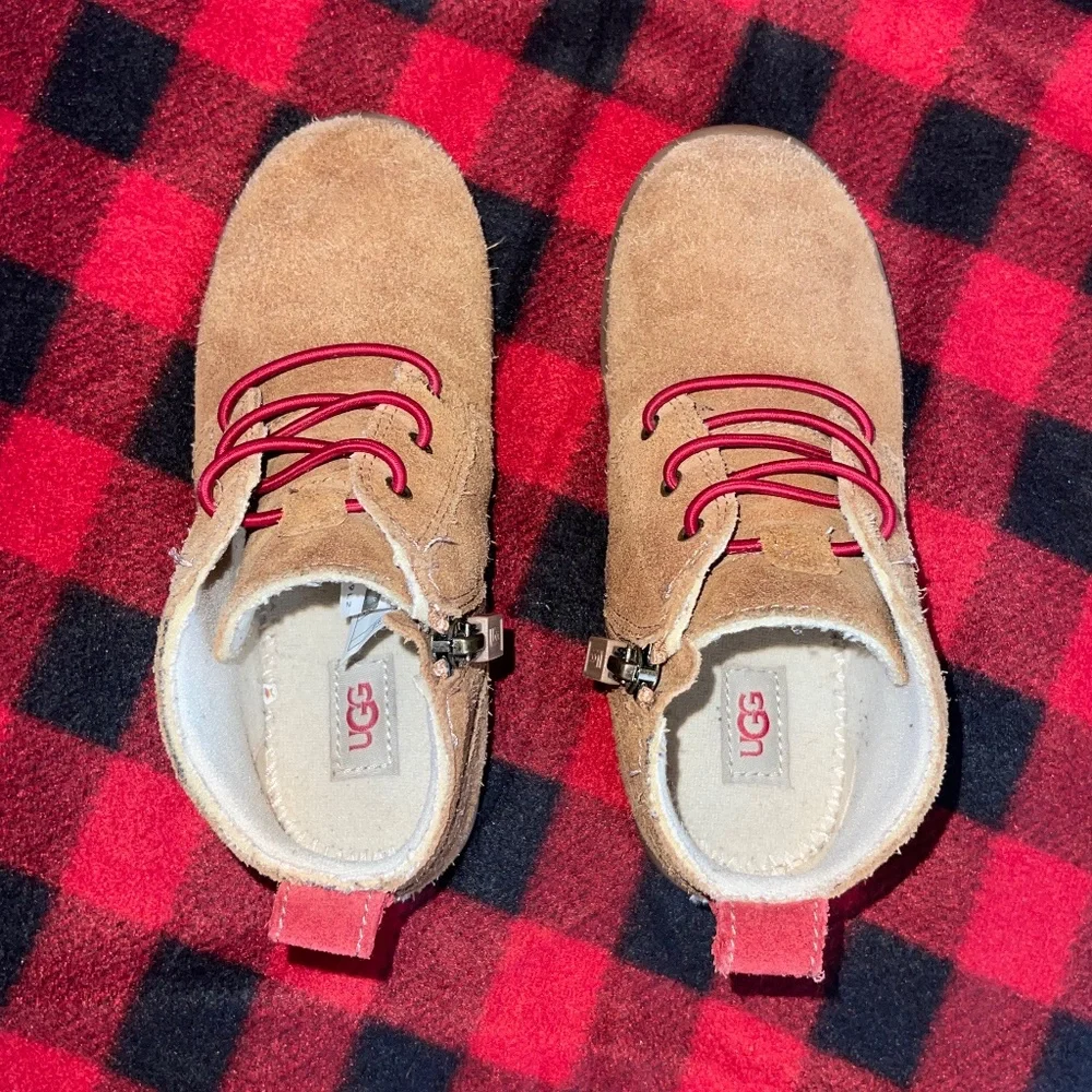UGG Toddler Boys Size 12 Tan with Red Suede Ankle Boots with Zipper - Picture 7 of 9